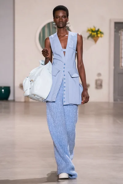 Look 19
